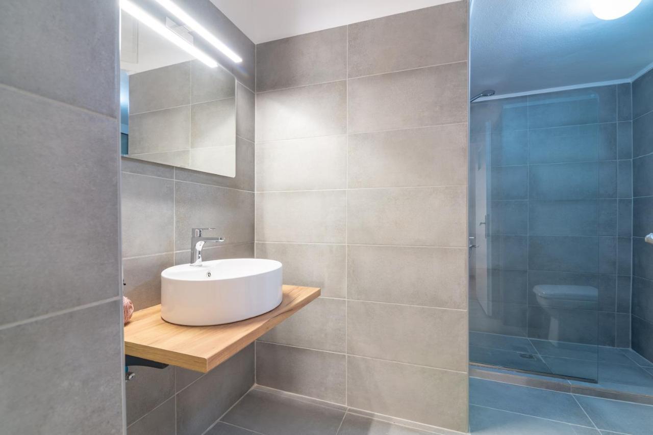 Modern Renovated Apt Next To The Beachfront Heraklion  ภายนอก รูปภาพ