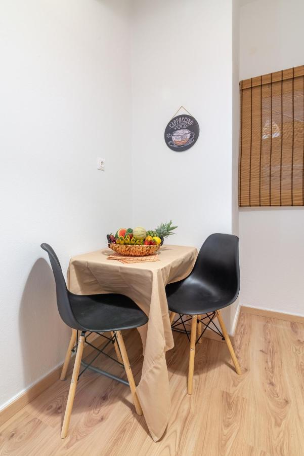 Modern Renovated Apt Next To The Beachfront Heraklion  ภายนอก รูปภาพ