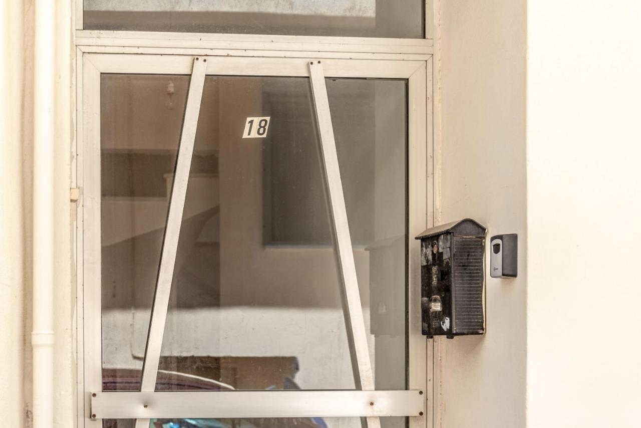 Modern Renovated Apt Next To The Beachfront Heraklion  ภายนอก รูปภาพ