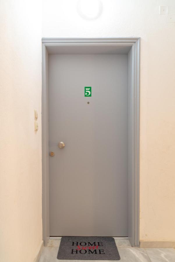Modern Renovated Apt Next To The Beachfront Heraklion  ภายนอก รูปภาพ